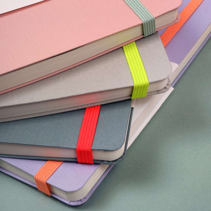 Notizbuch „Neon“ | A5 | Soft Cover - Stoffbezug | Mit Gummizug | violet