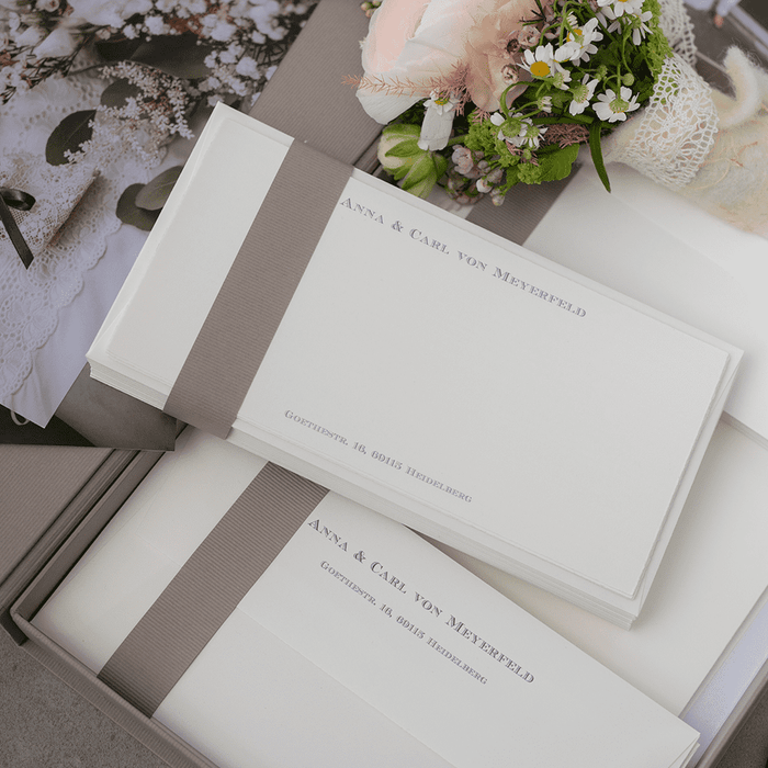 Personalisierbare Briefpapier Kassette | Edles Papier in Weiß | 60 Stück | taupe